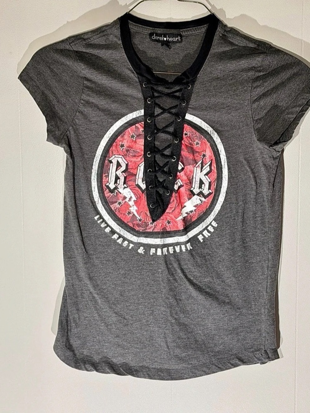 derek heart Lace-Up Graphic Tee in Gray & Red Size Medium
